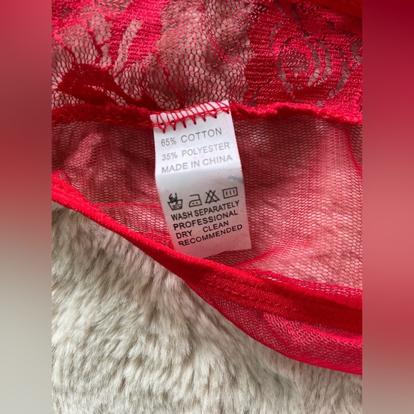 Small Lingerie Set - Picture 9 of 9